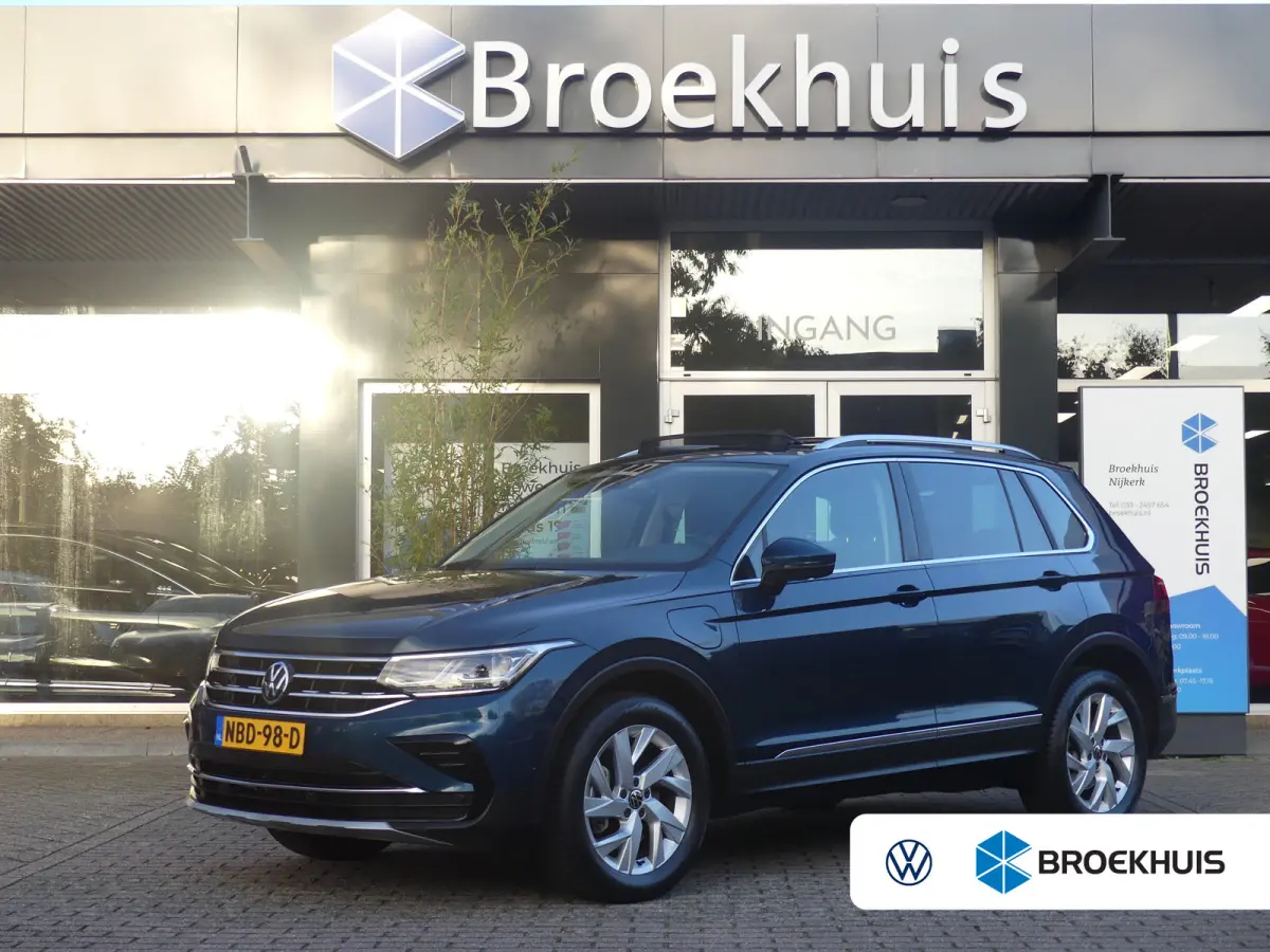 1.4 TSI eHybrid R-Line Business+ | PANORAMADAK | ADAPTIVE CRUISE | DODEHOEKDETECTIE | CAMERA | PARKEERSENSOREN V+A | ELEKTRISCHE ACHTERKLEP | NAVI | LMV 18" | APPLE CARPLAY / ANDROID AUTO |