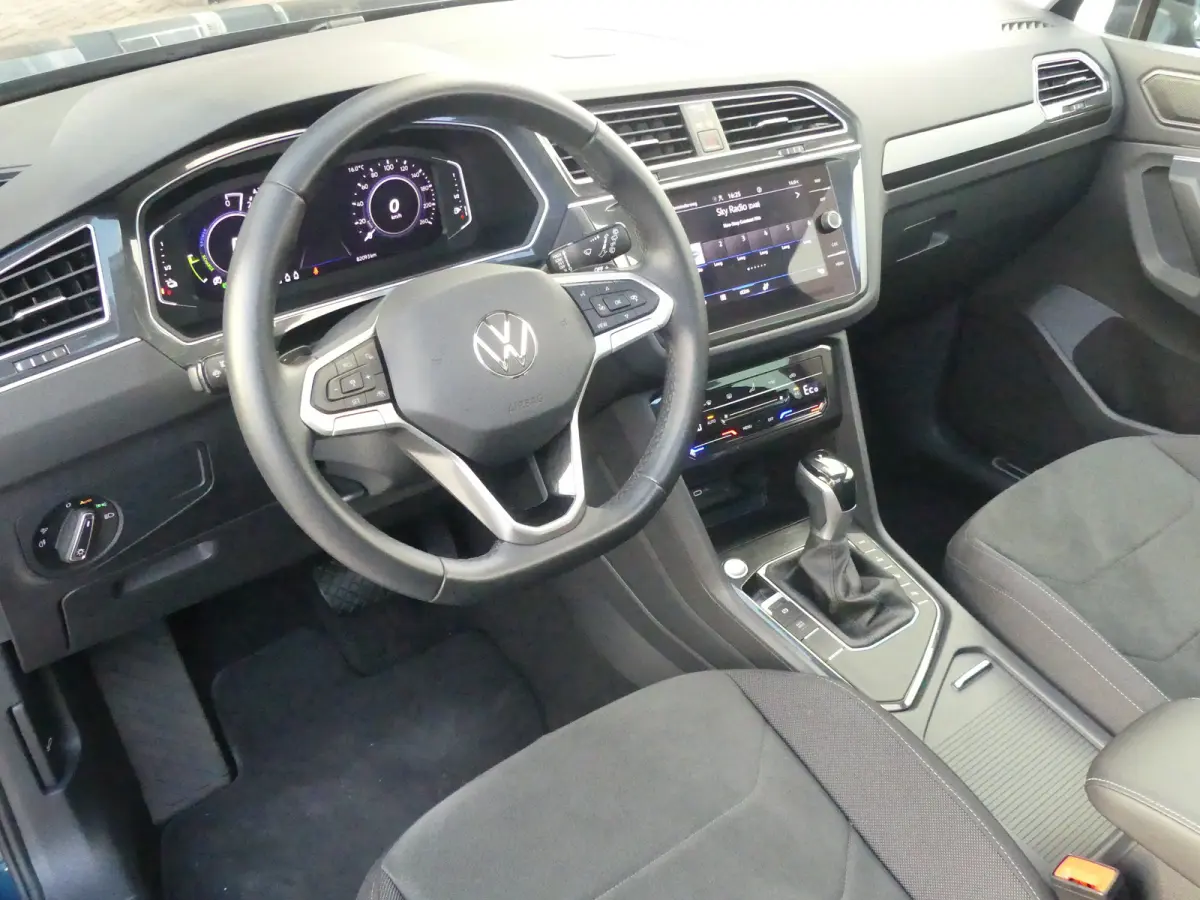 1.4 TSI eHybrid R-Line Business+ | PANORAMADAK | ADAPTIVE CRUISE | DODEHOEKDETECTIE | CAMERA | PARKEERSENSOREN V+A | ELEKTRISCHE ACHTERKLEP | NAVI | LMV 18" | APPLE CARPLAY / ANDROID AUTO |