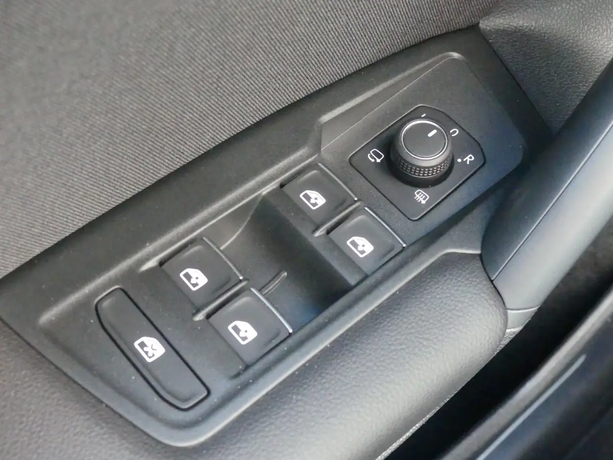 1.4 TSI eHybrid R-Line Business+ | PANORAMADAK | ADAPTIVE CRUISE | DODEHOEKDETECTIE | CAMERA | PARKEERSENSOREN V+A | ELEKTRISCHE ACHTERKLEP | NAVI | LMV 18" | APPLE CARPLAY / ANDROID AUTO |