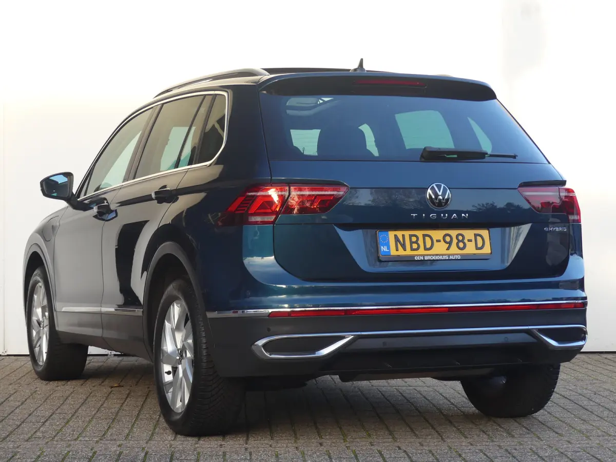 1.4 TSI eHybrid R-Line Business+ | PANORAMADAK | ADAPTIVE CRUISE | DODEHOEKDETECTIE | CAMERA | PARKEERSENSOREN V+A | ELEKTRISCHE ACHTERKLEP | NAVI | LMV 18" | APPLE CARPLAY / ANDROID AUTO |