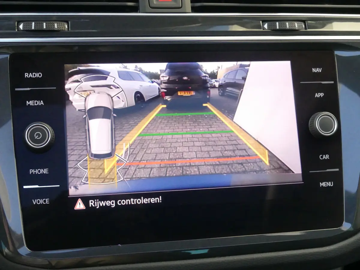 1.4 TSI eHybrid R-Line Business+ | PANORAMADAK | ADAPTIVE CRUISE | DODEHOEKDETECTIE | CAMERA | PARKEERSENSOREN V+A | ELEKTRISCHE ACHTERKLEP | NAVI | LMV 18" | APPLE CARPLAY / ANDROID AUTO |