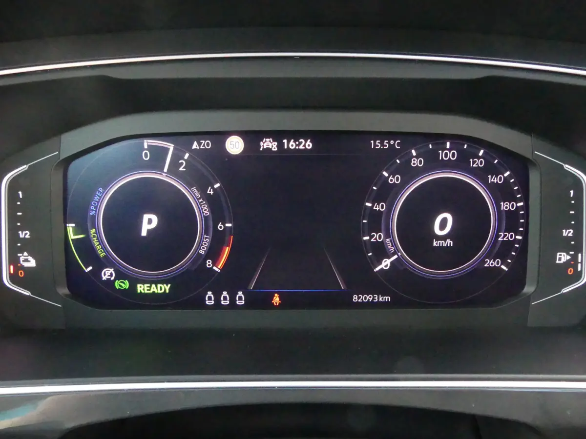 1.4 TSI eHybrid R-Line Business+ | PANORAMADAK | ADAPTIVE CRUISE | DODEHOEKDETECTIE | CAMERA | PARKEERSENSOREN V+A | ELEKTRISCHE ACHTERKLEP | NAVI | LMV 18" | APPLE CARPLAY / ANDROID AUTO |