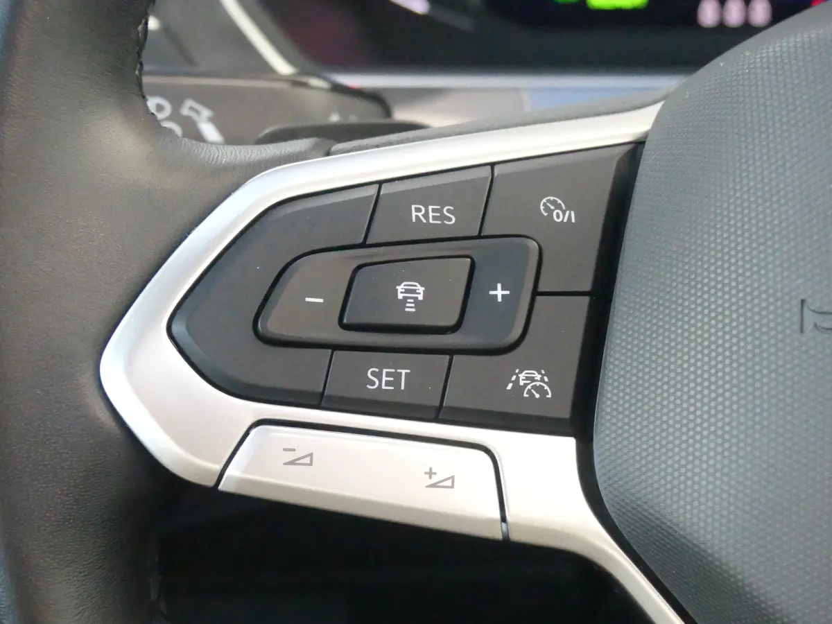 1.4 TSI eHybrid R-Line Business+ | PANORAMADAK | ADAPTIVE CRUISE | DODEHOEKDETECTIE | CAMERA | PARKEERSENSOREN V+A | ELEKTRISCHE ACHTERKLEP | NAVI | LMV 18" | APPLE CARPLAY / ANDROID AUTO |