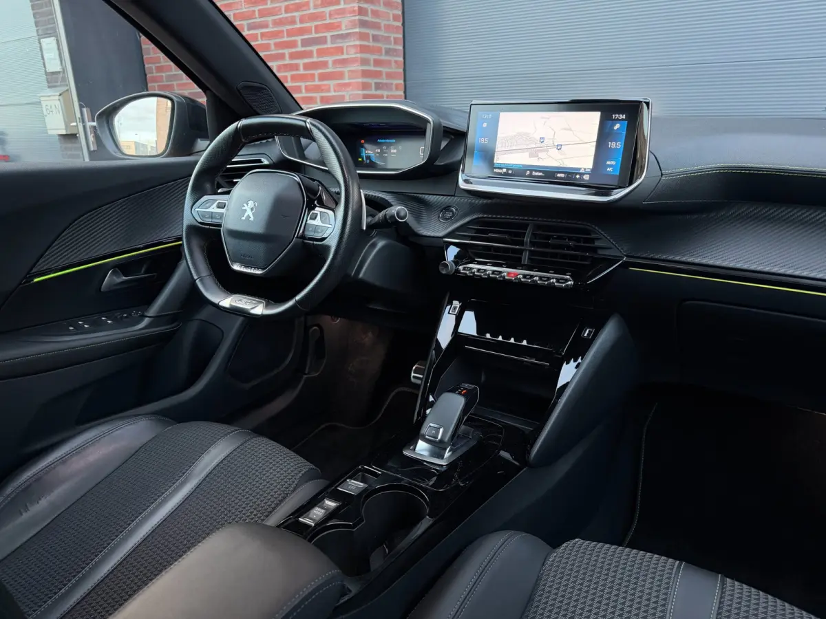 1.2 PureTech GT-Line, Trekhaak, CarPlay & Android Auto, 17" LMV, LED, 360