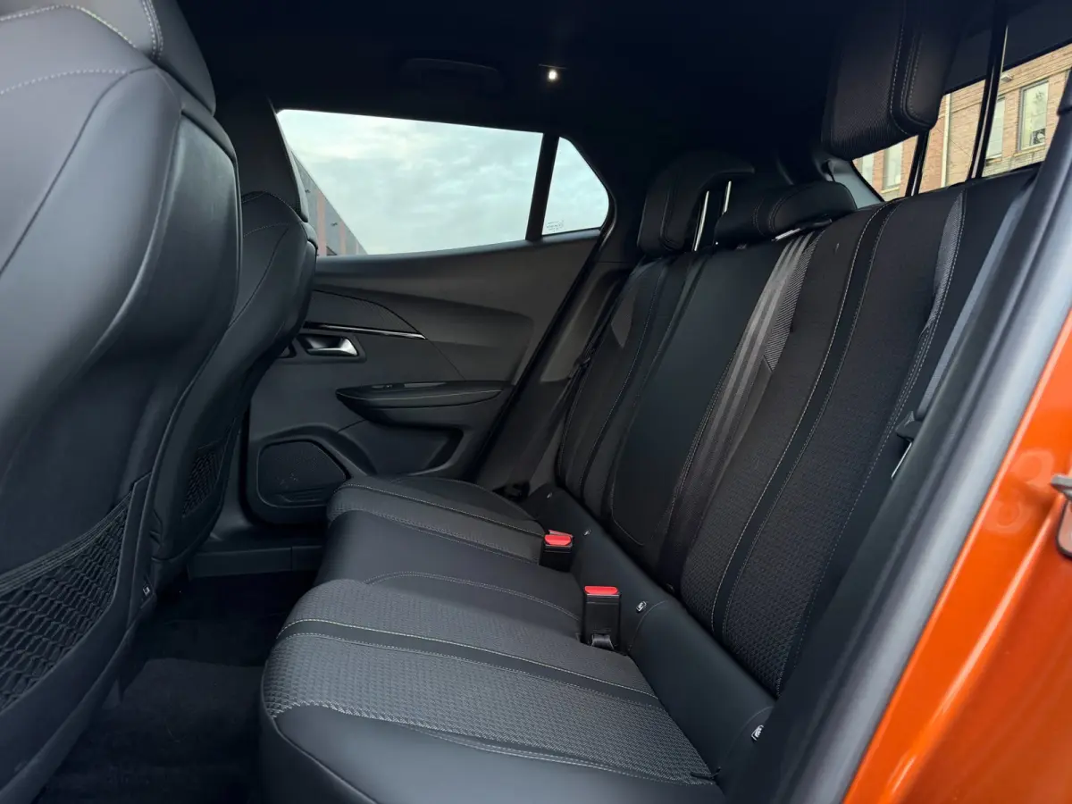 1.2 PureTech GT-Line, Trekhaak, CarPlay & Android Auto, 17" LMV, LED, 360
