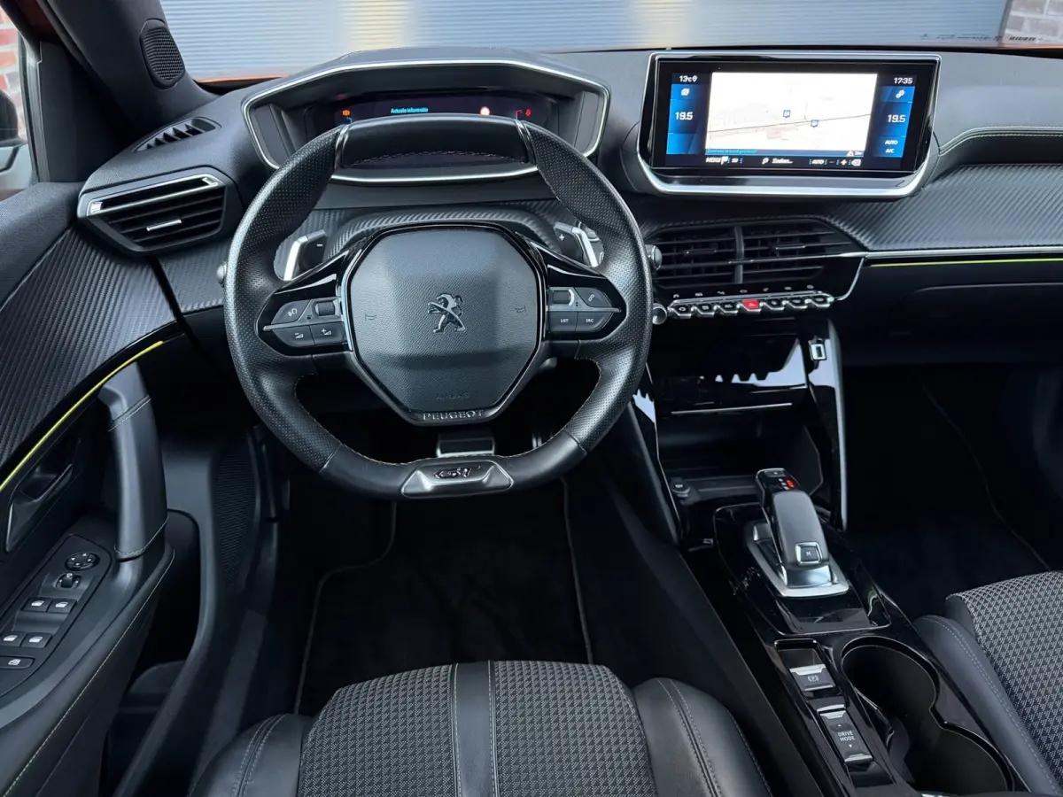 1.2 PureTech GT-Line, Trekhaak, CarPlay & Android Auto, 17" LMV, LED, 360