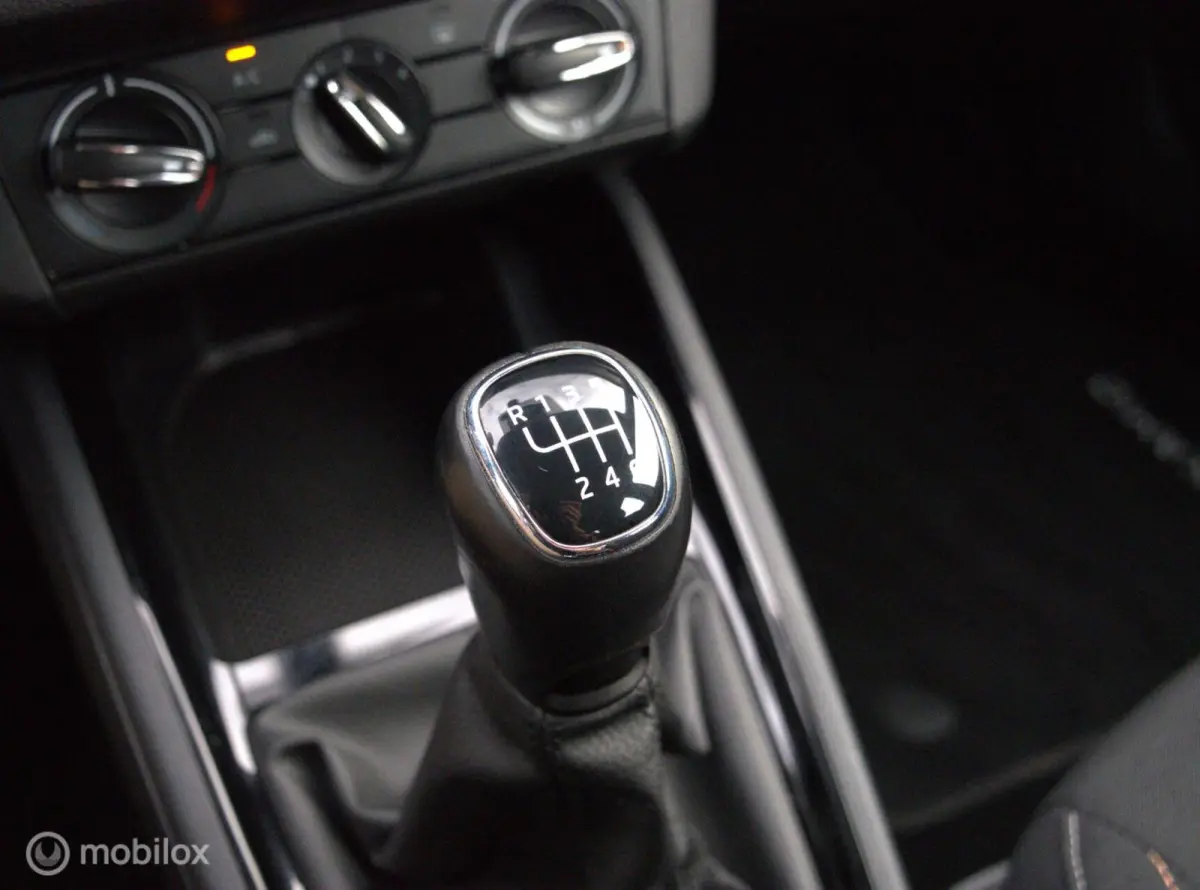 1.0 TSI Ambition |LED|Trekhaak|Airco|Cruise