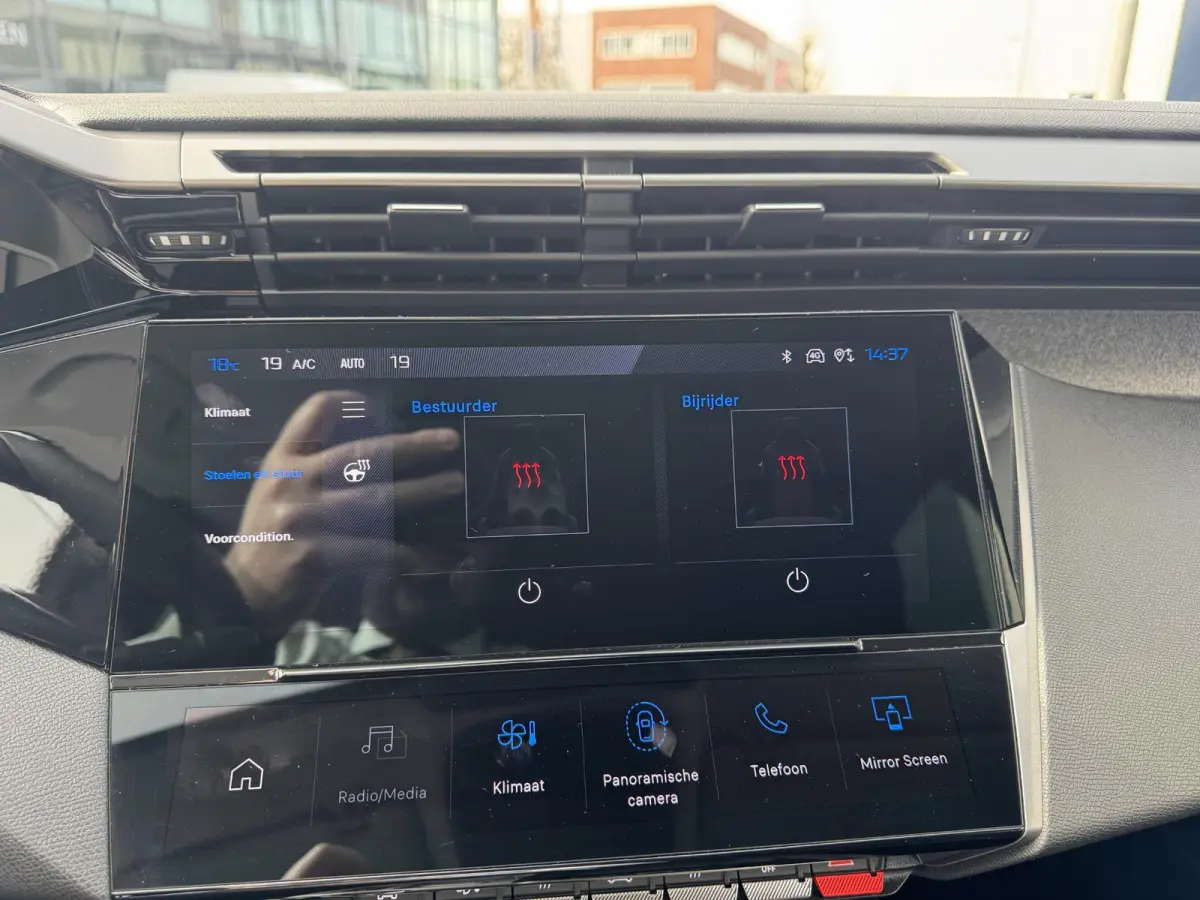 1.6 Plug-in Hybrid 180 Allure Avantage l Stuurverwarming l 360 Camera