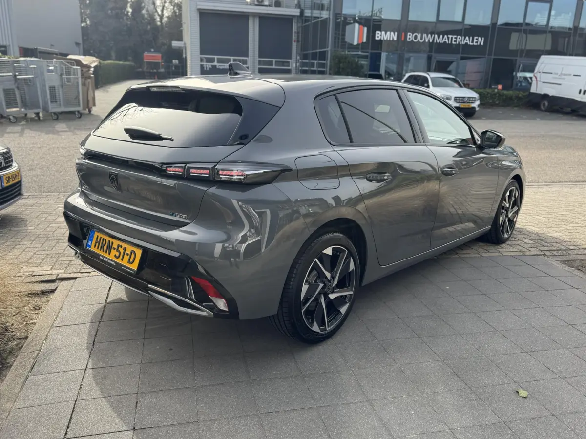 1.6 Plug-in Hybrid 180 Allure Avantage l Stuurverwarming l 360 Camera