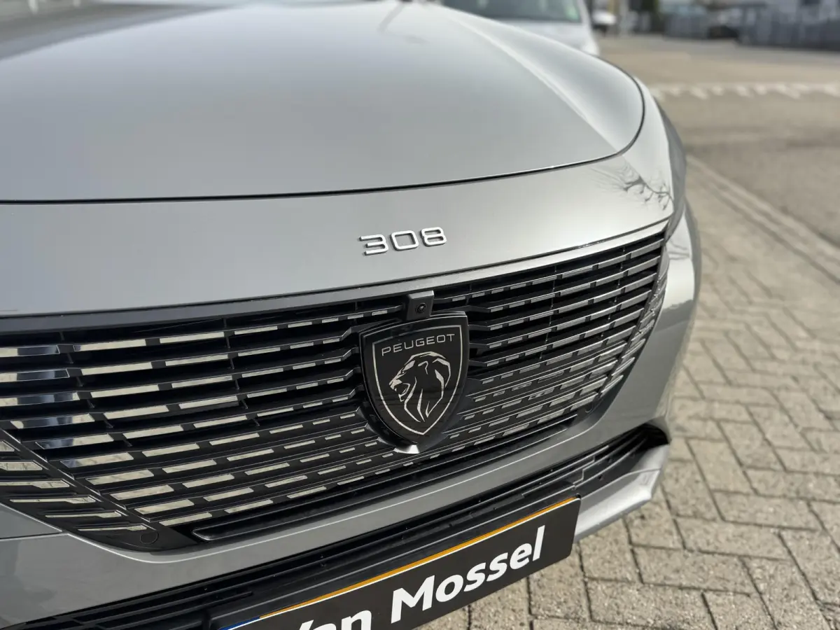 1.6 Plug-in Hybrid 180 Allure Avantage l Stuurverwarming l 360 Camera