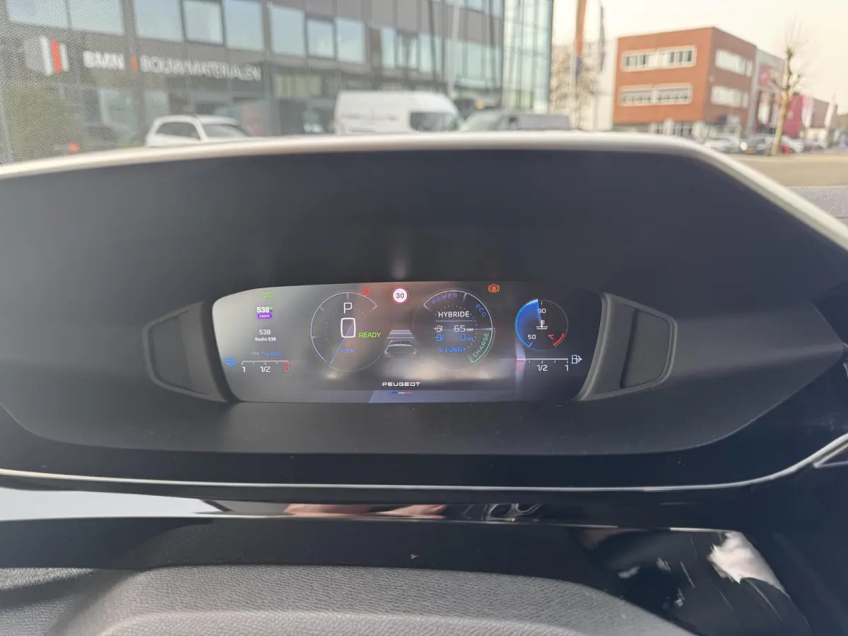 1.6 Plug-in Hybrid 180 Allure Avantage l Stuurverwarming l 360 Camera