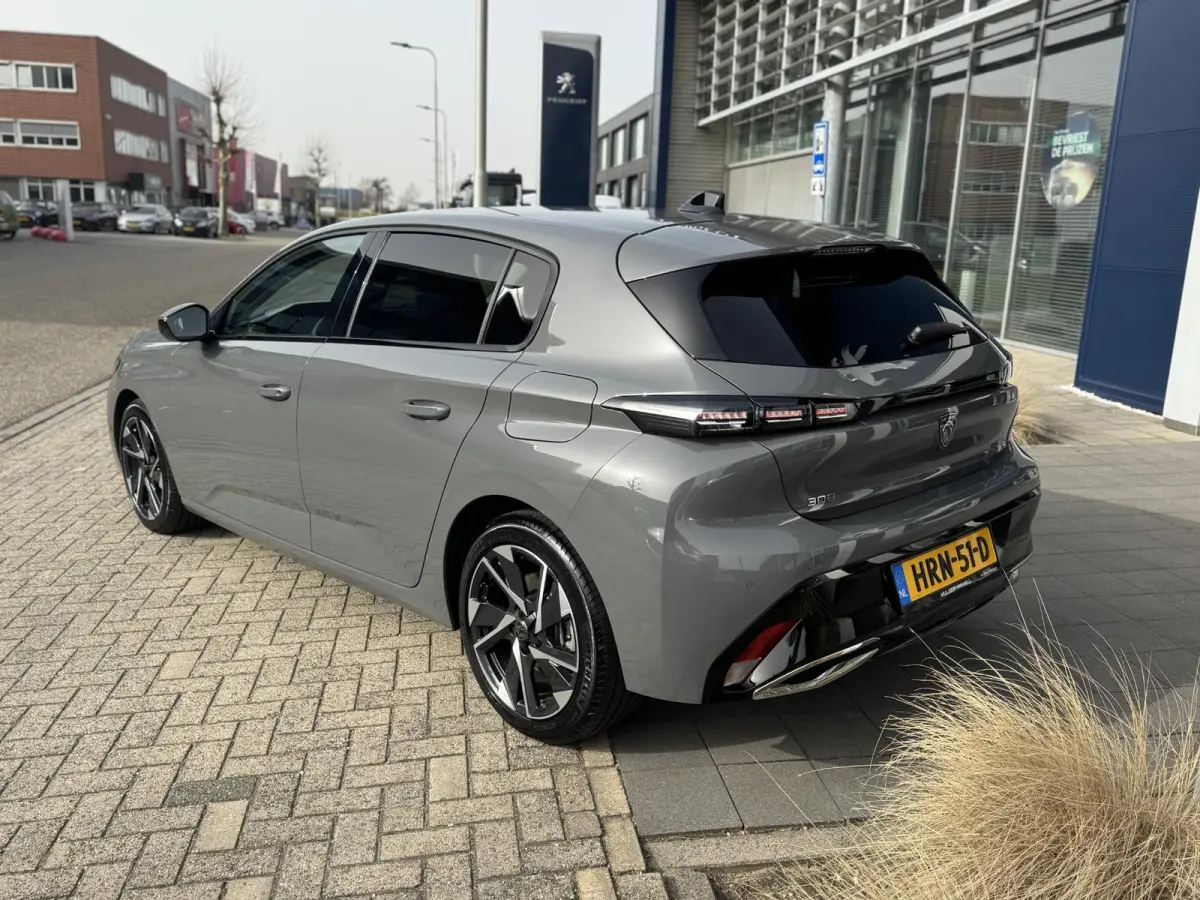 1.6 Plug-in Hybrid 180 Allure Avantage l Stuurverwarming l 360 Camera