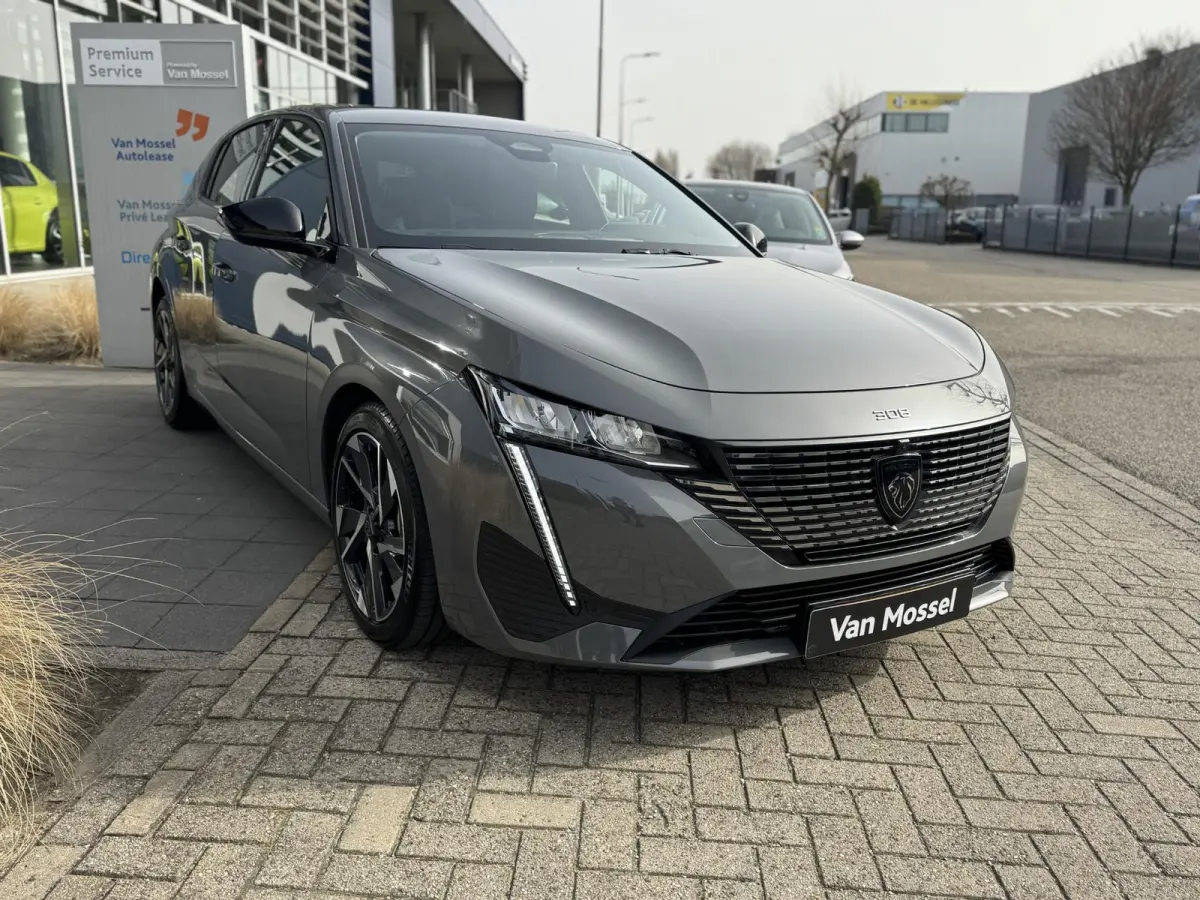 1.6 Plug-in Hybrid 180 Allure Avantage l Stuurverwarming l 360 Camera