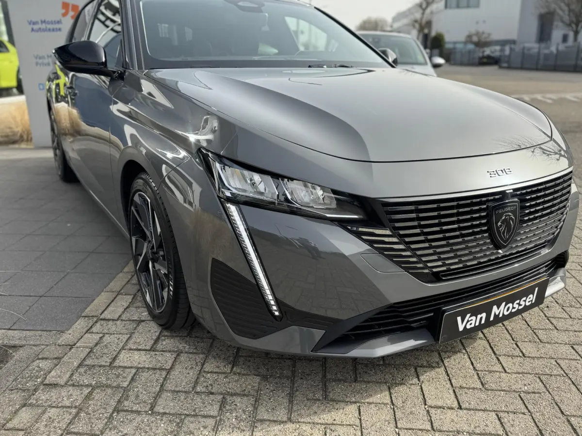 1.6 Plug-in Hybrid 180 Allure Avantage l Stuurverwarming l 360 Camera