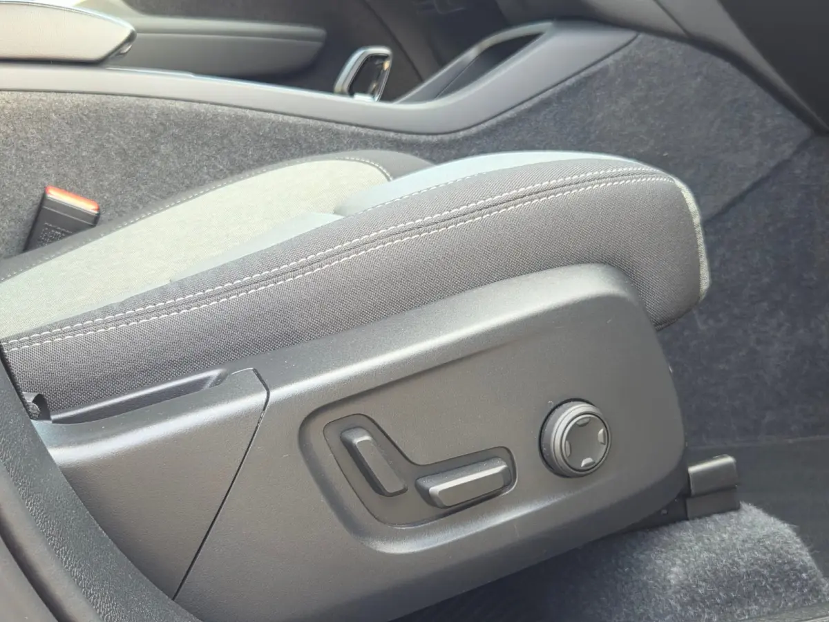 2.0 B3 Plus Dark | Harman/Kardon | Memory | Camera | Pilot Assist