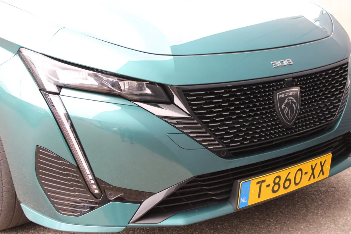 1.2 PureTech GT | Automaat | Navigatie | Camera | Apple carplay | 18 Inch lichtmetaal | Alcantara |