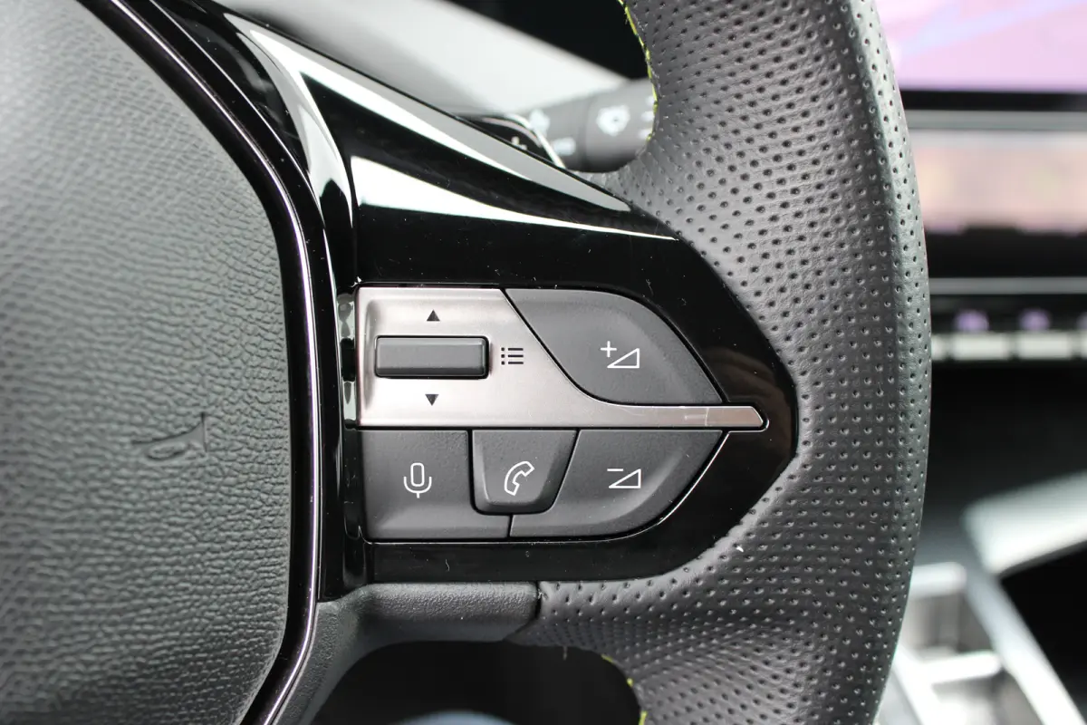1.2 PureTech GT | Automaat | Navigatie | Camera | Apple carplay | 18 Inch lichtmetaal | Alcantara |