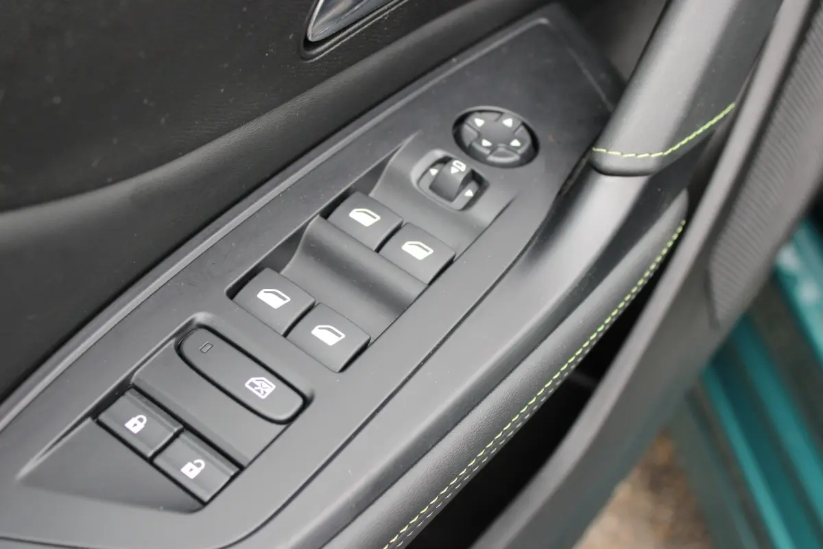 1.2 PureTech GT | Automaat | Navigatie | Camera | Apple carplay | 18 Inch lichtmetaal | Alcantara |