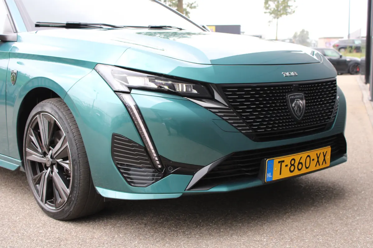 1.2 PureTech GT | Automaat | Navigatie | Camera | Apple carplay | 18 Inch lichtmetaal | Alcantara |