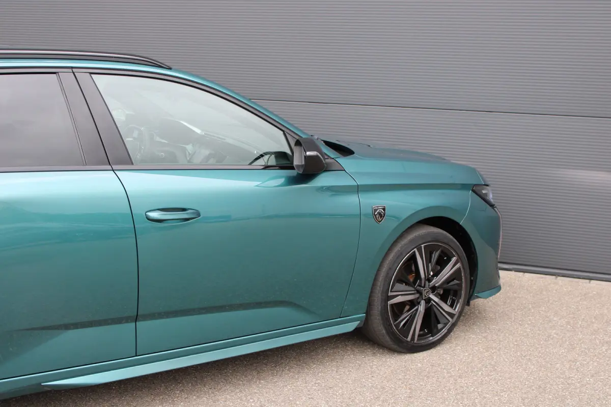 1.2 PureTech GT | Automaat | Navigatie | Camera | Apple carplay | 18 Inch lichtmetaal | Alcantara |