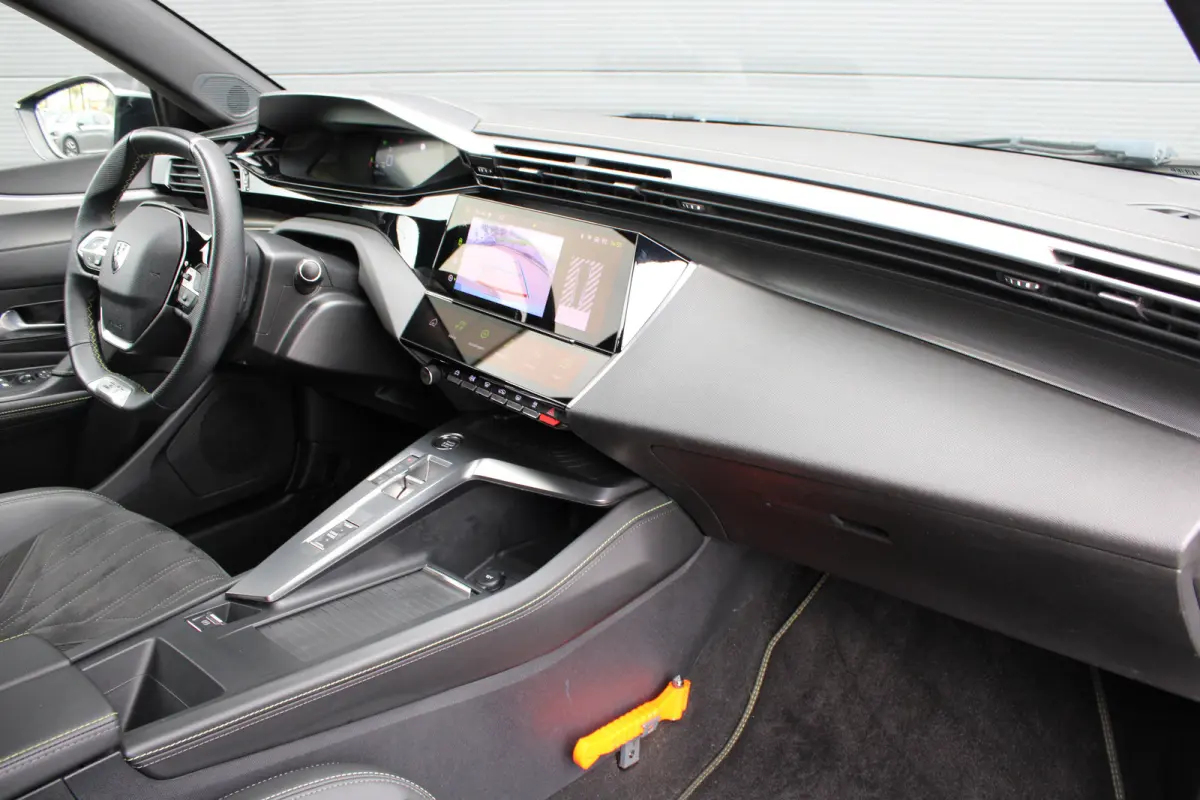 1.2 PureTech GT | Automaat | Navigatie | Camera | Apple carplay | 18 Inch lichtmetaal | Alcantara |