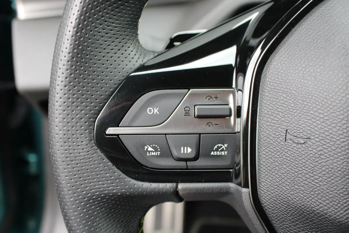 1.2 PureTech GT | Automaat | Navigatie | Camera | Apple carplay | 18 Inch lichtmetaal | Alcantara |