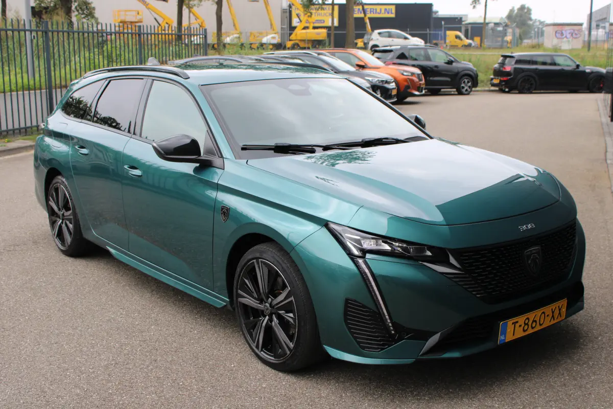 1.2 PureTech GT | Automaat | Navigatie | Camera | Apple carplay | 18 Inch lichtmetaal | Alcantara |