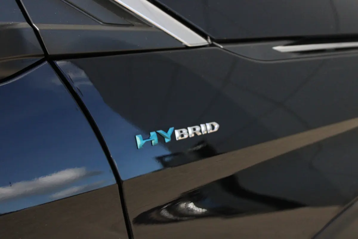 1.6 HYbrid 225 GT | Elektrisch verstelbare stoel | Focal | Navigatie | Camera voor + achter | Alcantara |