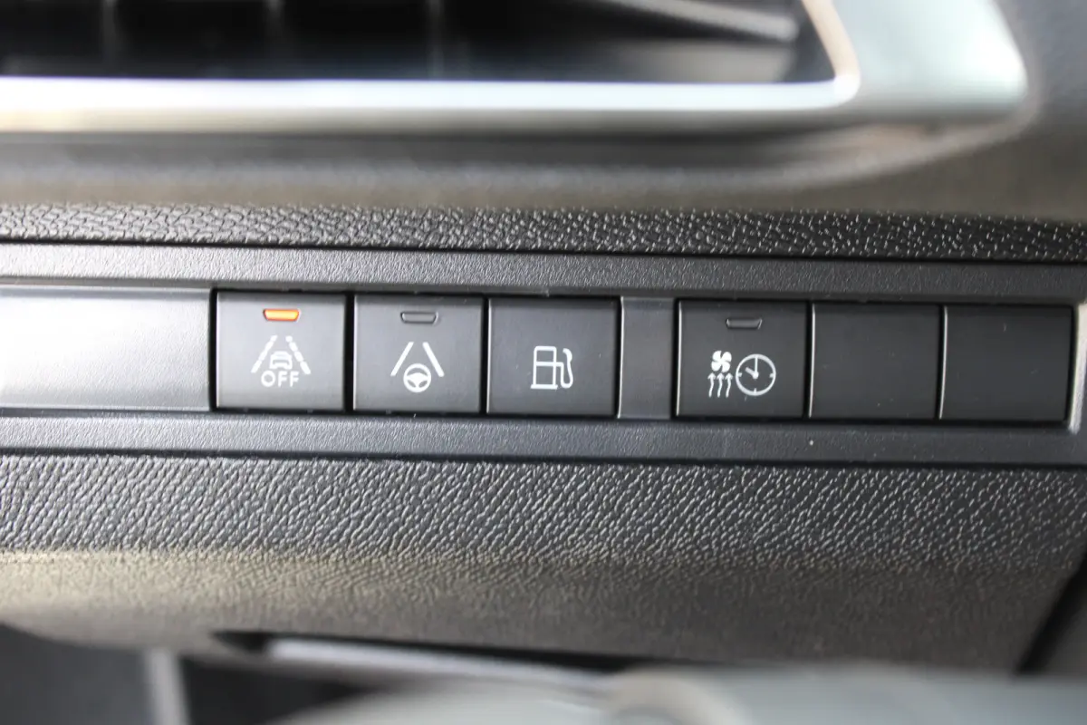 1.6 HYbrid 225 GT | Elektrisch verstelbare stoel | Focal | Navigatie | Camera voor + achter | Alcantara |