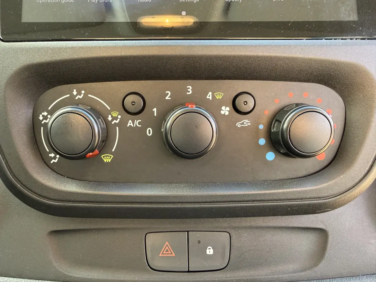 1.6 125PK L3H1 Airco Cruise Control Carplay Trekhaak Lichtmetalen velgen Parkeersensoren v+a