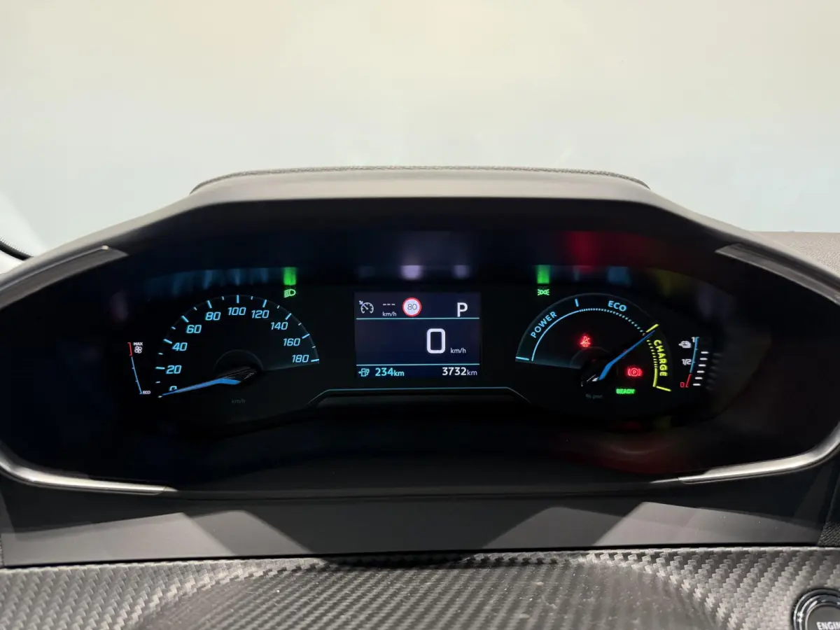 E-Style | Stoelverwarming | Apple Carplay & Android Auto | Parkeersensoren |