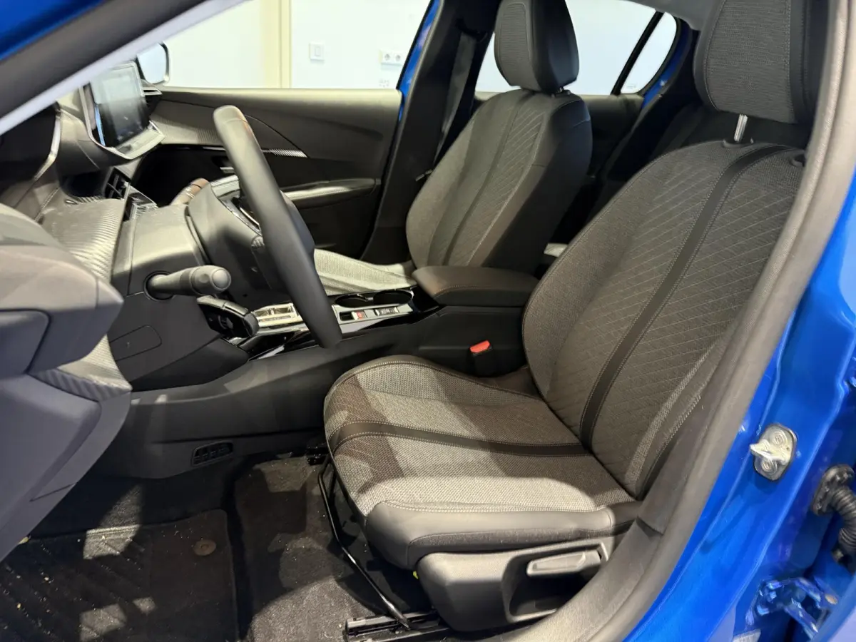 E-Style | Stoelverwarming | Apple Carplay & Android Auto | Parkeersensoren |