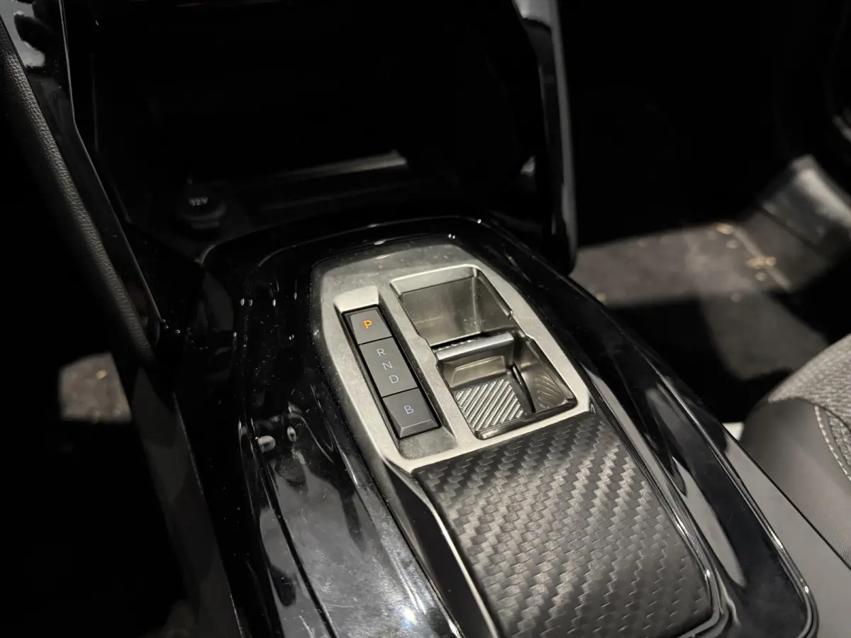 E-Style | Stoelverwarming | Apple Carplay & Android Auto | Parkeersensoren |