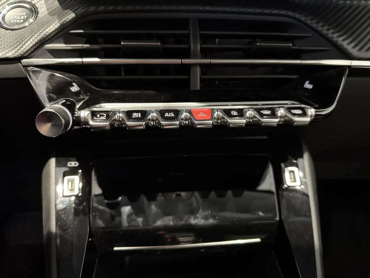 E-Style | Stoelverwarming | Apple Carplay & Android Auto | Parkeersensoren |