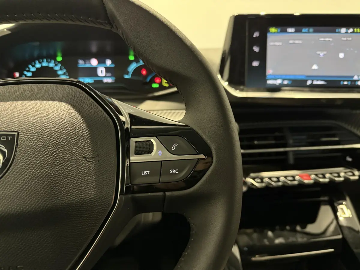 E-Style | Stoelverwarming | Apple Carplay & Android Auto | Parkeersensoren |