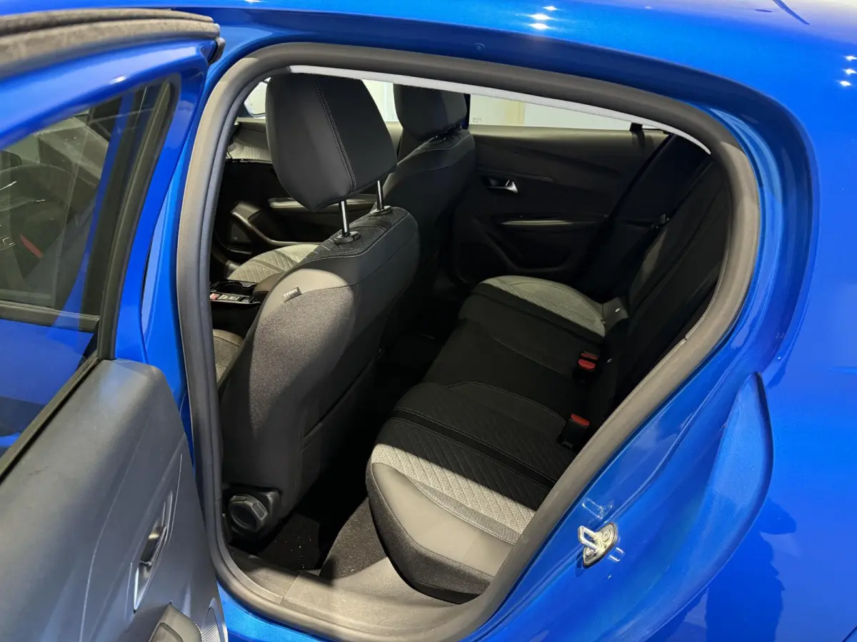 E-Style | Stoelverwarming | Apple Carplay & Android Auto | Parkeersensoren |