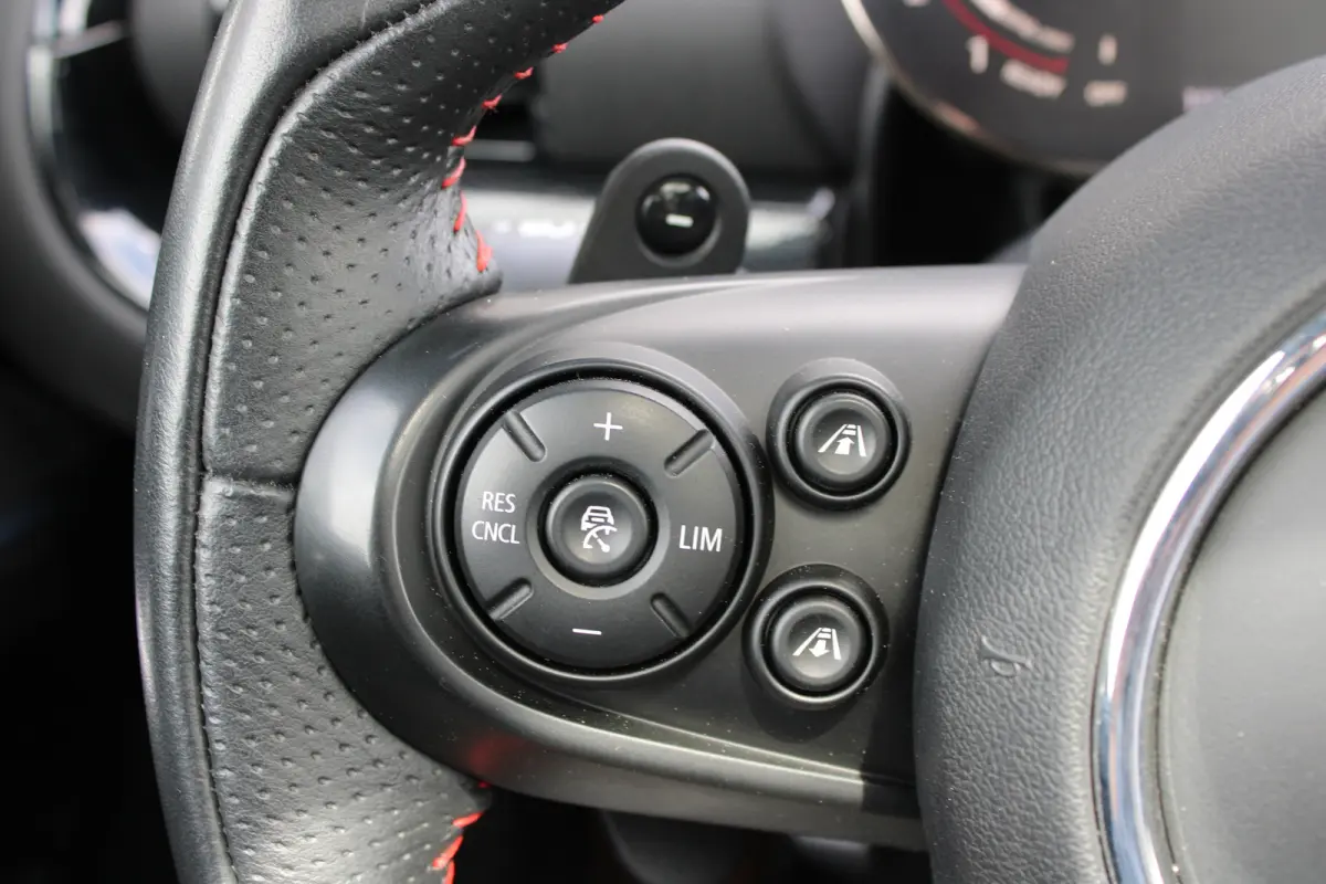 2.0 JCW 306pk ALL4 Thunder Pack | Automaat | Navigatie | Panorama/schuifdak | H&K | Verlaagd | Camera | Stoelverwarming |