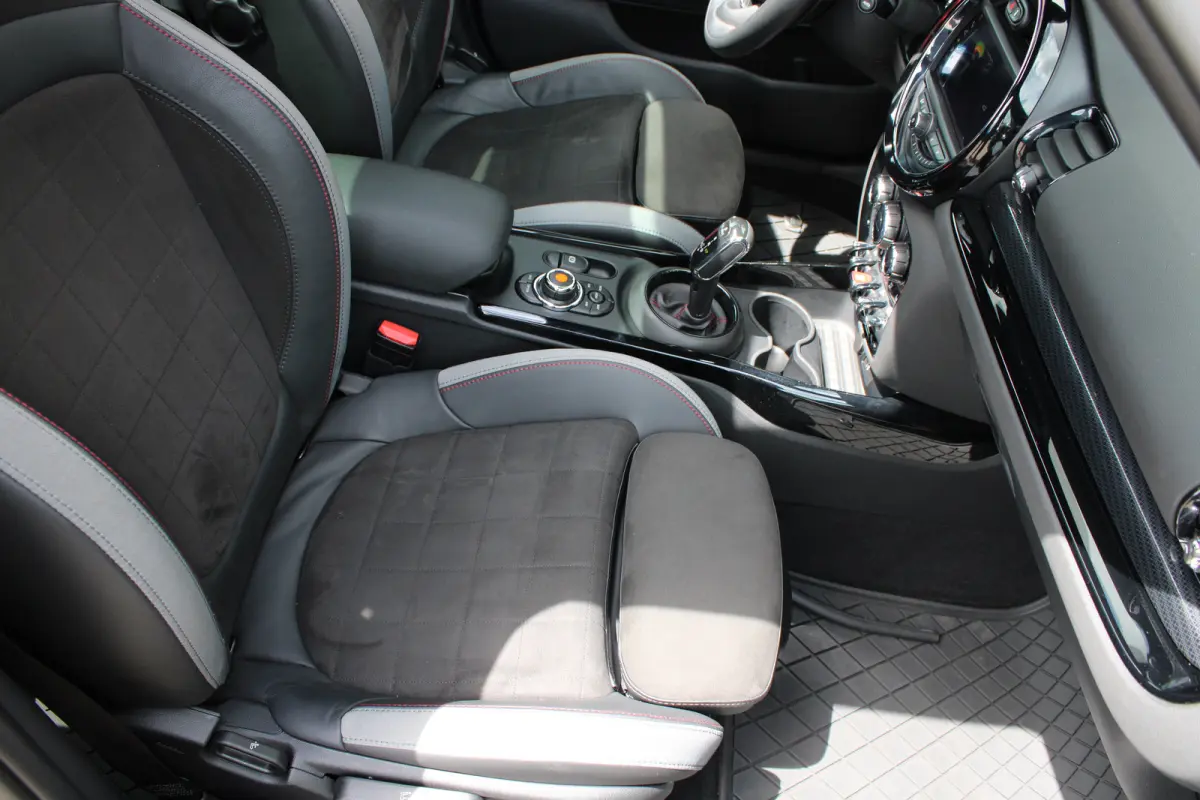 2.0 JCW 306pk ALL4 Thunder Pack | Automaat | Navigatie | Panorama/schuifdak | H&K | Verlaagd | Camera | Stoelverwarming |