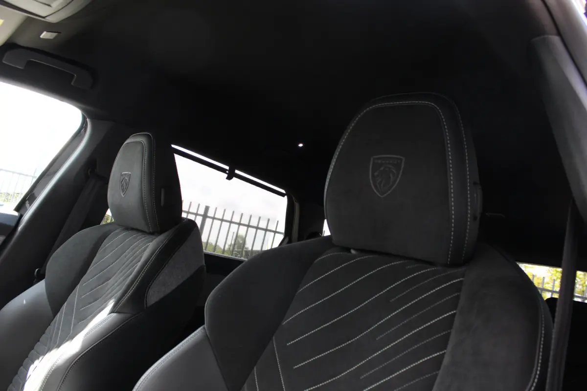 1.6 Plug-in Hybrid 195 GT | Automaat | Luxe stoelen | Massage | Trekhaak | All season | NL auto | Navigatie | Camera |