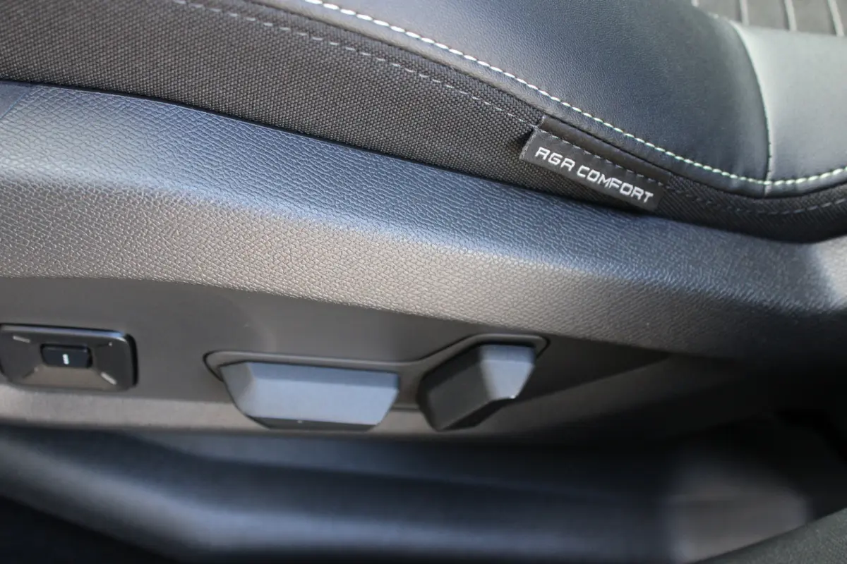 1.6 Plug-in Hybrid 195 GT | Automaat | Luxe stoelen | Massage | Trekhaak | All season | NL auto | Navigatie | Camera |