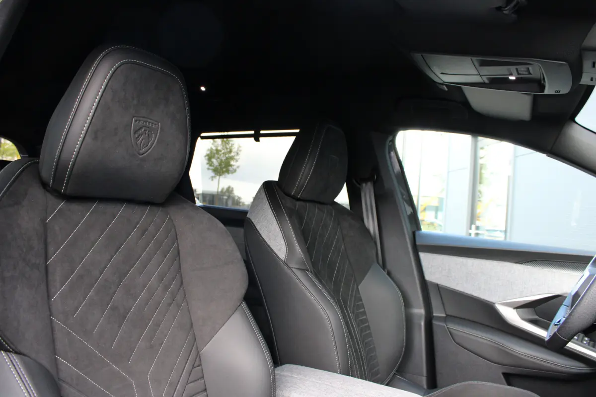 1.6 Plug-in Hybrid 195 GT | Automaat | Luxe stoelen | Massage | Trekhaak | All season | NL auto | Navigatie | Camera |