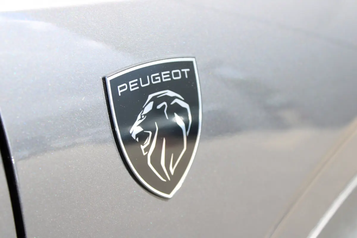 1.6 Plug-in Hybrid 195 GT | Automaat | Luxe stoelen | Massage | Trekhaak | All season | NL auto | Navigatie | Camera |