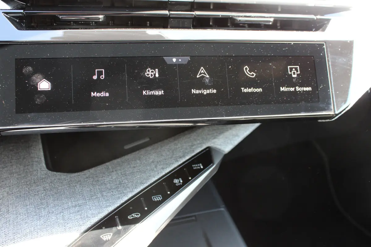 1.6 Plug-in Hybrid 195 GT | Automaat | Luxe stoelen | Massage | Trekhaak | All season | NL auto | Navigatie | Camera |