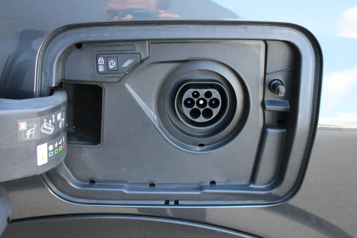 1.6 Plug-in Hybrid 195 GT | Automaat | Luxe stoelen | Massage | Trekhaak | All season | NL auto | Navigatie | Camera |