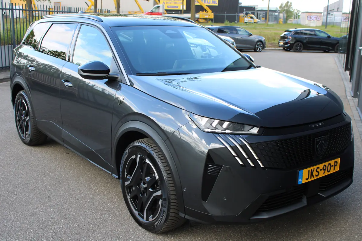 1.6 Plug-in Hybrid 195 GT | Automaat | Luxe stoelen | Massage | Trekhaak | All season | NL auto | Navigatie | Camera |