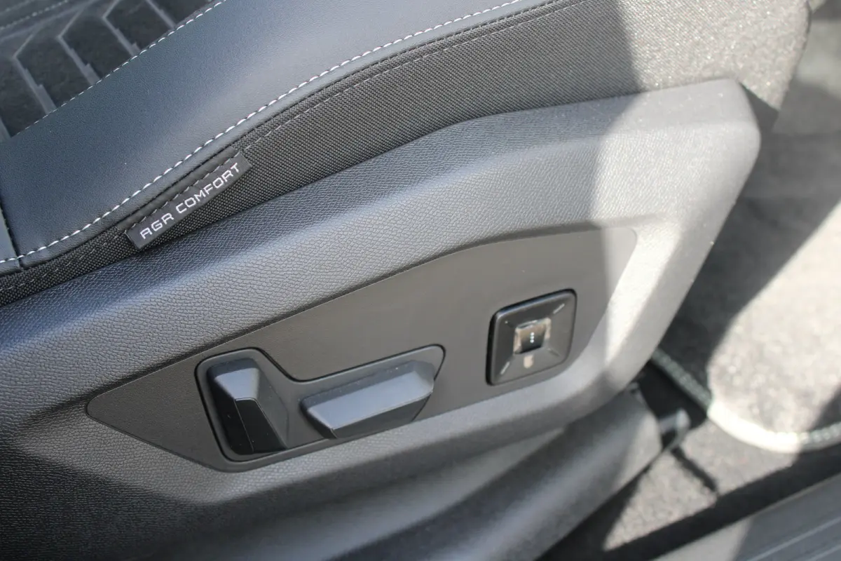 1.6 plug-in Hybrid 195pk GT | Panorama/schuifdak | Luxe stoelen | Massage | Focal | Stoelverwarming | NL auto | 9.500km |