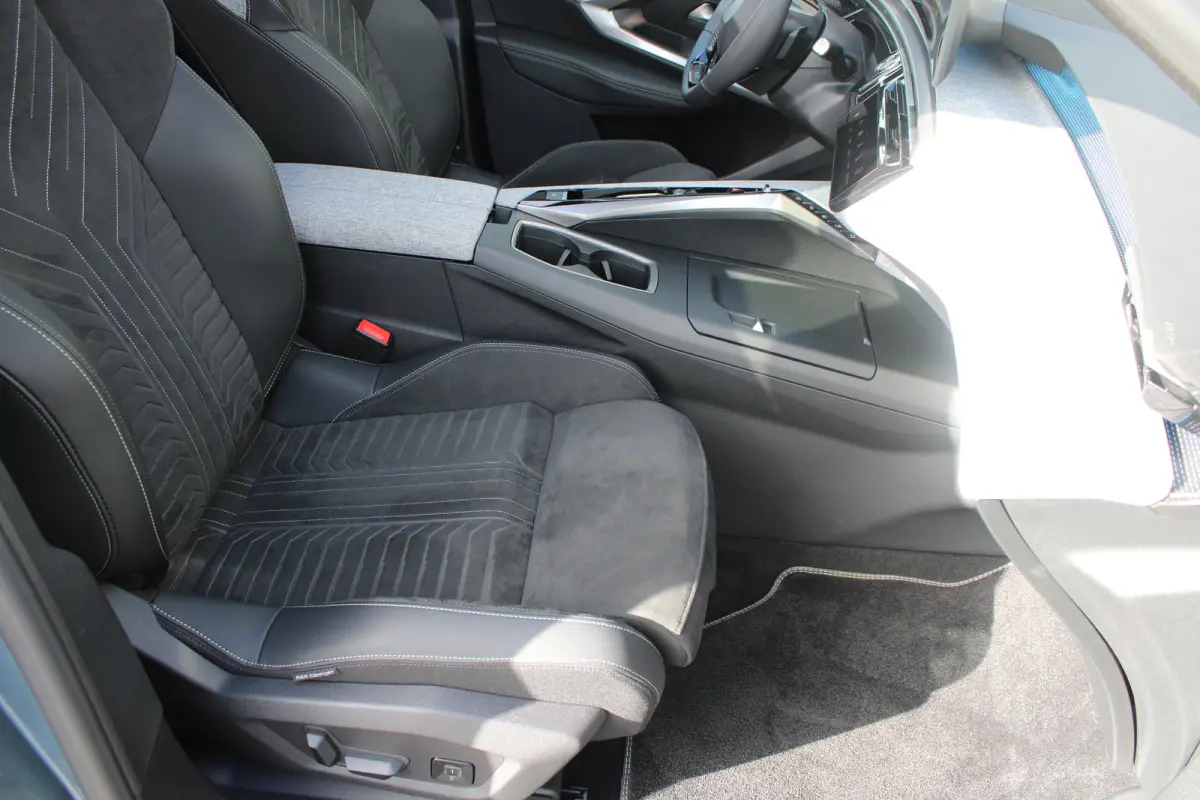 1.6 plug-in Hybrid 195pk GT | Panorama/schuifdak | Luxe stoelen | Massage | Focal | Stoelverwarming | NL auto | 9.500km |