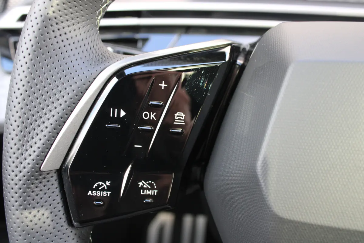1.6 plug-in Hybrid 195pk GT | Panorama/schuifdak | Luxe stoelen | Massage | Focal | Stoelverwarming | NL auto | 9.500km |