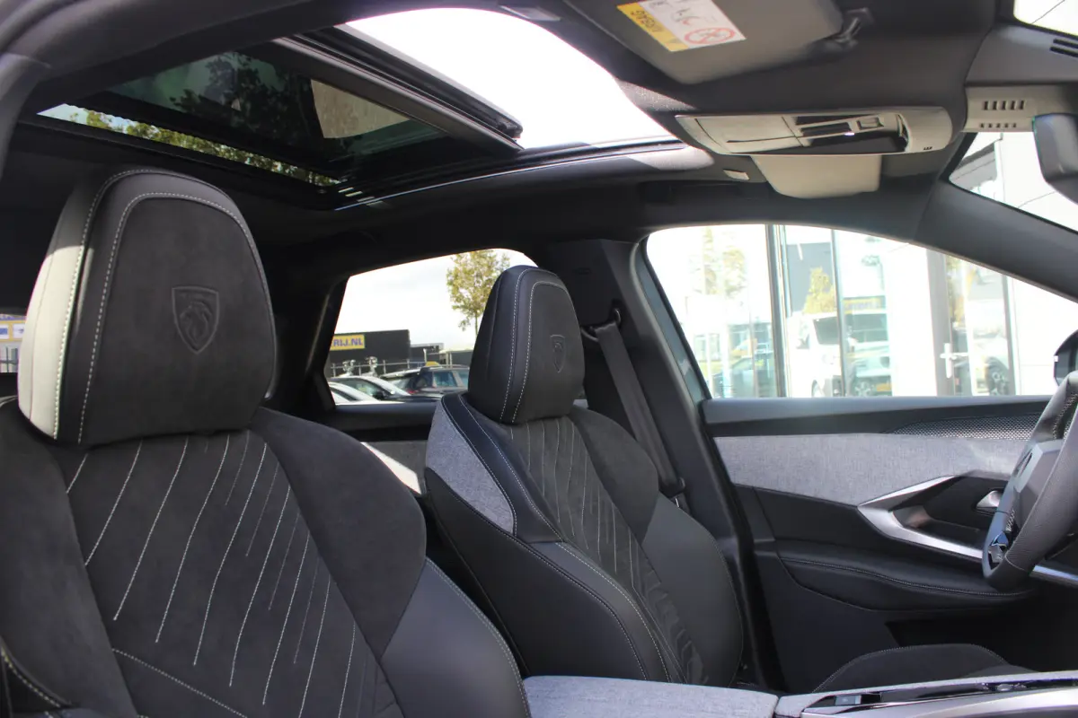 1.6 plug-in Hybrid 195pk GT | Panorama/schuifdak | Luxe stoelen | Massage | Focal | Stoelverwarming | NL auto | 9.500km |