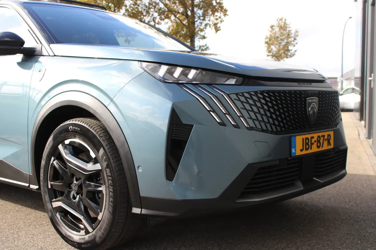 1.6 plug-in Hybrid 195pk GT | Panorama/schuifdak | Luxe stoelen | Massage | Focal | Stoelverwarming | NL auto | 9.500km |